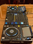 Pioneer Full DJ Setup<br/>2xCDJ-3000's Turntables
1xDJM-A9 Bluetooth Mixer