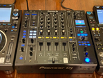 Pioneer Full DJ Setup<br/>2xCDJ-3000's Turntables
1xDJM-A9 Bluetooth Mixer